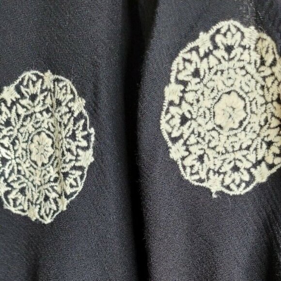 Everleigh Black Cream Dress. - Size L - Picture 7 of 13